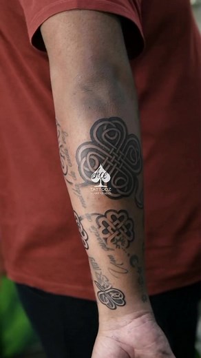Our amazing client did 6 Clover tattoos altogether! Four leafed clover AKA lucky clover tattoo one can have. Each leaf has mystical significance representing faith, hope, love, and luck- a timeless piece of positivity. For this client, he got every tattoo from different countries where he travelled. As he tend to like clover leaf in general, he got total of 9 clover covering his arm- completing his arm sleeve. Which Tattoo would your get before 2024? . . . . #reels #clover #leaf #tattoo #inked #