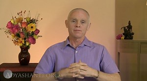 THE ANTIDOTE TO FEAR The antidote to fear is to reconnect with the immediate sense of now. Adyashanti speaks about the fear that can arise from encountering the unknown. When we focus only on our fear, we can lose connection with the concrete reality of the moment. Excerpted from the November 28, 2018, Broadcast, “Full Spectrum Wholeness”: https://bit.ly/3uz0Dmr Quote from this Video: “When we experience fear, one of the first things we lose touch with is the actual moment.” #Adyashanti #OpenGat