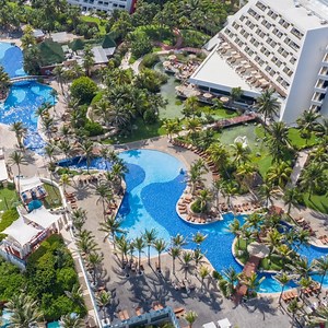 668 reactions · 69 shares | Unas vacaciones VIP de la mano de The Pyramid at Grand Oasis  ¿Cuándo vienes? Reserva ya y comienza a disfrutar de los beneficios de hospedarte en un hotel lleno de lujos, exclusividad y un plan Todo Incluido ¡sin igual!  #OasisLovesU #LuxuryAllInclusive | The Grand Oasis Cancun | Facebook