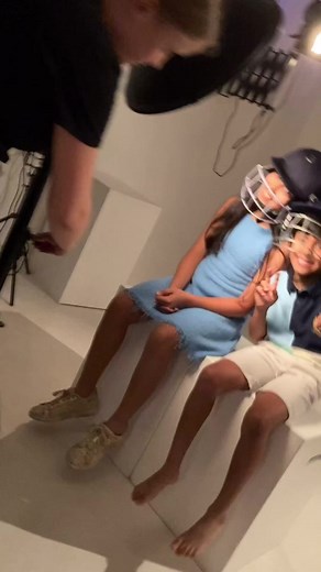 Sibling Photoshoot 﫶✨ #siblingphotoshoot #familyphotoshoot #familyphotography #familyphotographer #familyportrait #memories | Venture Studios | Facebook