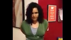 Comment porter son bébé avec une écharpe de portage