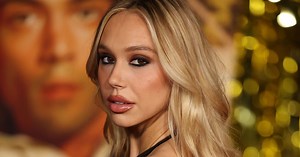 Alexis Ren Flaunts Toned Abs, Long Hair in Latest IG Post