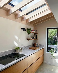 Don't forget to look up ☁️☝️ Connecting to nature can improve your mental wellbeing so immerse yourself in your surroundings with rooflights designed to maximise natural light 👌 📷 @twentytwotheterrace | Roof Maker