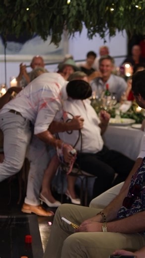 This oomie was ready to fight😅🥊 #dearestdarlingfilms #wedding #southafricanweddings #troue #afrikaans #afrikaansetroues #skoonpa #fatherinlaw #weddingspeech #groom