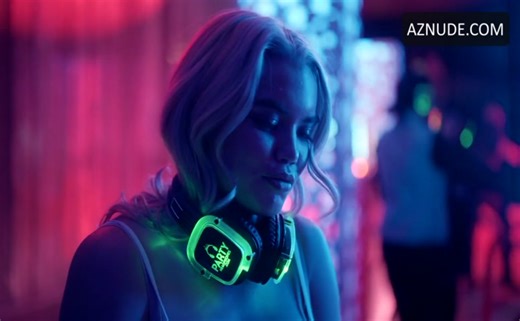 Paris Berelc Sexy Scene in 1up