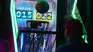 Les activités au Looping ! 🍔🕹️🎳 🎉 Au programme : - Bowling pour des moments compétitifs entre amis. - Laser Game pour une aventure palpitante en équipe. - Billard pour affûter vos compétences de joueur. - Un bar et un restaurant pour savourer de délicieuses boissons et des plats succulents. - Jeux d'arcade pour replonger dans la nostalgie des jeux classiques. Que vous soyez un amateur de jeux, un passionné de billard, ou simplement à la recherche d'une soirée inoubliable entre amis, nous avo