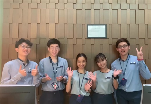 Holiday Inn Express Singapore Clarke Quay wishes everyone a very Hoppy Easter!​ Our team is egg-citied to welcome you to refresh with us over the long weekend. ​ Book your stay now at www.holidayinnexpress.com/clarkequay | Holiday Inn Express Singapore Clarke Quay