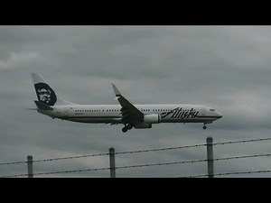 Alaska Airlines Boeing 737-990(ER) [N457AS] Landing at PDX