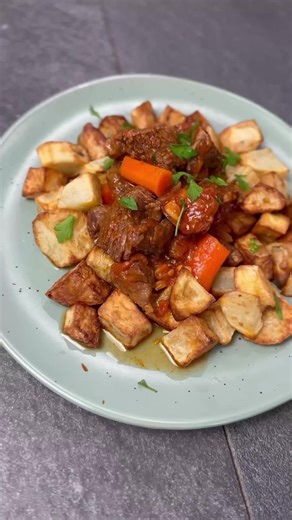 27K views · 1K reactions | “Carne Guisada” can be served with anything really, but today I went with a bed of Batata Frita in Cubinhos  | How To Cook Stuff | Facebook