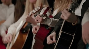 Guitarristas Acústicas tocando en fila en: video de stock (totalmente libre de regalías) 3488953773 | Shutterstock
