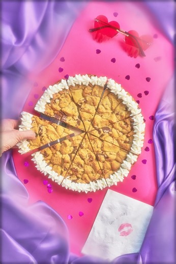 Normal pizza🚫 Cookie pizza✅ | Insomnia Cookies