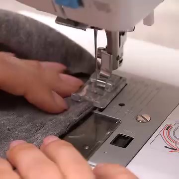 380K views · 3.1K reactions | How to sew a hole on the T-shirt in 5 minutes invisibly - a sewing trick! | Miarti - Wiederverwendung | Facebook
