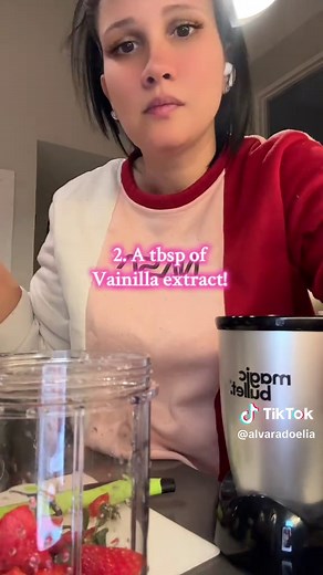 Delicious Strawberry Shake with Magic Bullet Mini Juicer
