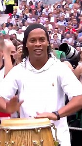 @dolla.official MWA! dance challenge???廊 neymarjr pun layan, so strim Mwa!di semua digital streaming platforms dan check out MV di YouTube @DollaOfficialMY #universalmusicmalaysia #dolla #mwa #idollas | Universal Muzik Malaysia | Facebook