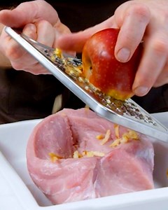 Notre recette de rôti avec des oignons et des pommes est un vrai régal ! Lien de la recette : https://www.bonap.fr/roti-porc-oignons-pommes/ 💚 Découvrez 80 délicieuses recettes salées dans notre livre LE PLAISIR AVANT TOUT, en vente sur Amazon : https://www.amazon.fr/dp/3982168880/ | Bon Ap’