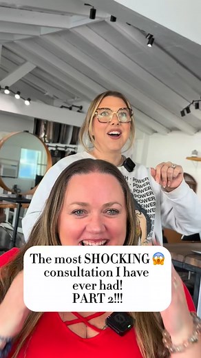 Hair transformation coming in!!!💥 This transformation turned out literal perfection — buttery, dimensional, and blended 😍 ✨ Color Formula Breakdown: I started with @oligopro Blacklight Lighter - Extra Blonde 13 volume In between my foils, I added 7N 7G Calura Gloss — I will admit the gloss literally makes the hair feel like butter! At the bowl, I tapped her root with Calura ten 5 neutral 20 volume And finished with a Calura gloss 8N 7G✨ ✨ Extensions Used: I went in with 200g of @christianmicha