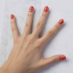 4.1K views · 28 reactions | Te dejamos un Nail Art súper sencillo para realizar en tu casa   Sally Tip! Al finalizar, activá tu esmaltado Miracle Gel con el Top Coat de la línea. Dejá secar tus uñas y que la luz natural haga el resto. ¿Te animás? ✔Tonos: Red Eye & Get Mod | Sally Hansen | Facebook