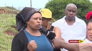 Iintsapho zabantwana abane ekurhaneleka ukuba baxhwiliwe kwilali iMadamini eMpuma Koloni zibongoza ukuba babuyiswe bephila ababantwana. Ababantwana banyamalela ngethuba bedlala ebaleni. #iindabazethu | #newsonwethu | #mzansiwethu | Iindaba Zethu Ku-163