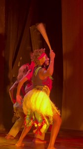 💃 #Bikutsi3000 : le conte afro-futuriste et féministe était une fois de plus dans nos murs ! 🤩 Aux confins de Mintaba - le continent africain, la Reine de Nkolmesseng, l’actuel Cameroun 🇨🇲, entre en résistances pour se défaire de l’impérialisme et du colonialisme en 1885. Dans son combat, elle parcourt l’Afrique pour constituer une armée de femmes décidées à combattre par la danse. Du Cameroun, au Rwanda, en passant par la Namibie, le Burundi, le Togo et la Tanzanie, Bikutsi 3000 est un plai