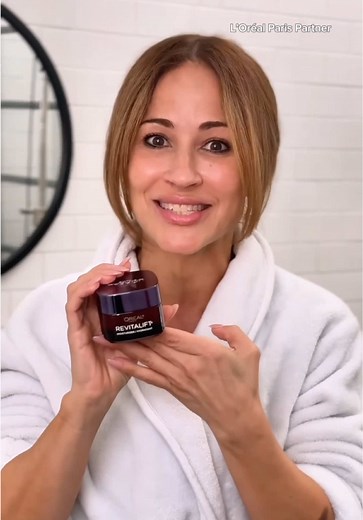 Amigas, aquí no hacemos gatekeeping Revitalift Triple Power de @L’Oréal Paris es mi secreto para una piel hidratada, firme y luminosa en un solo paso. Se siente deliciosa y se absorbe rapidísimo. ¡Pruébenla y me cuentan! #LOrealParisPartner #skincare #lorealtriplepower #hardworking