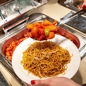 Sweet & sour chicken please 🙋‍♀️ | Cosmo Restaurants