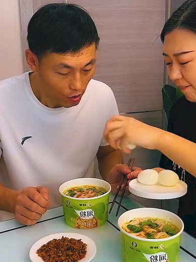 Funny Husband & Wife Eating Show: Delicious Moments