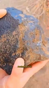 Pengembala ini jadi kaya akibat temukan batu meteor langka #batuneraka #fyp #video #reels #reelfb #fbpro #oval #batuanlangka #kristal #emerald #akik #jangkawanluas #semuaorang #pengikut #emas #bongkahanemas #batumeteor #metorlangka | Islamipedia
