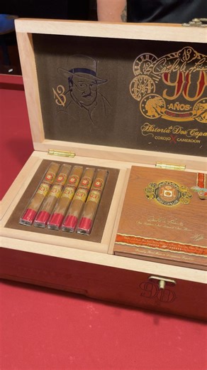 🔥 Just in at Smoke Rings 72 in Merritt Island — the Arturo Fuente Don Carlos 90 Años has arrived! This ultra-limited release celebrates a legacy of craftsmanship with rich Dominican tobaccos and a luxurious dual-wrapper aging process that delivers deep, complex flavor in every draw. 🥃 Pair this masterpiece with an aged rum or a dark, chocolatey espresso to bring out its smooth sweetness and spice. Quantities are extremely limited, so don’t wait — come grab yours while they last! #DonCarlos90Añ