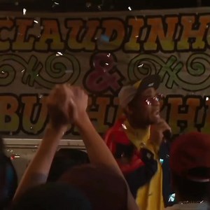 Dia 21 de setembro estreia nos cinemas do Brasil o filme 'Nosso Sonho' que conta a história da dupla Claudinho e Buchecha. Vocês não podem perder, pois quem viveu a década de 90 com certeza tem a memória afetiva desbloqueada com alguma música deles. Quem eu vejo lá? Já marca o seu faixa nos comentários para assistir esse filmaço. Via @paginapagodeanos90 | Campo Grande Informações | Facebook