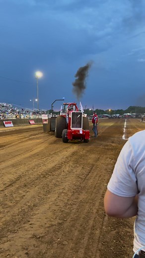 353K views · 1.7K reactions | “Dime A Dozen” Super Farm tractor pulling off the track in Hopkinsville, KY!! #tractorpulling #diesel #internationalharvester #horsepower #turbo #dieselpower #caseih #turbocharged #tractorpull | Thurston Pulling Photos | Facebook