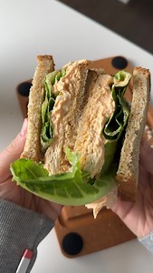 lazy 5-minute buffalo chicken sandwich Full recipe linked in the comments! This is such a good hack when you have leftover chicken in the fridge. No chopping required. Just add all ingredients, mix & make a sandwich! This makes 2 and each one is 35g of protein. Yeah babyyy and so delish. You can def add onion or celery etc. but this is great as is! Ingredients: 1 ish cup of leftover chicken 1/4 cup Greek yogurt 1 tbsp mayo 2 tbsp hot sauce Salt pepper Lettuce Bread Directions: 1. Combine chicken