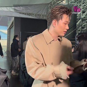 153K views · 7.8K reactions | Ảnh ra dáng tổng tài, nhìn kiểu soái ca lắm ^^ --- © Chương trình Anh Trai "Say Hi" thuộc bản quyền của Vie Channel thuộc DatVietVAC #AnhTraiSayHi #AnhTrai #VieON #VieChannel #DatVietVAC #30NamCoMotDatViet | The Masked Singer Vietnam Ca Sĩ Mặt Nạ Vie Channel | Facebook