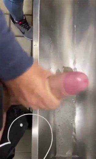 Men wanking in public toilets/urinals - ThisVid.com