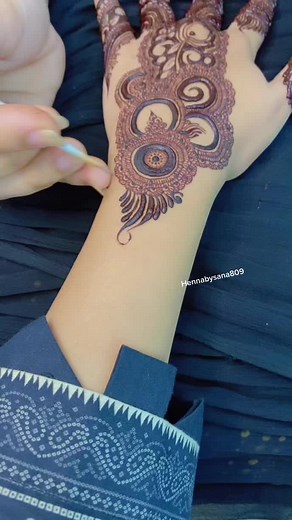 Intricate Henna Designs for Beautiful Hands