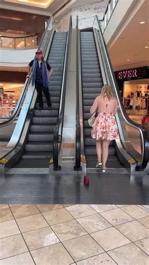 Kind stranger comes to her rescue 🎬 This video was produced by Network Media and Network Media Cares #kinds #stranger #care #bestoftheday | Story Mode On