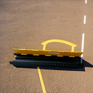 [Hot Item] Heavy-Duty PVC Rubber Cable Protector with Safety Mats Durable Guards for Cable Protection