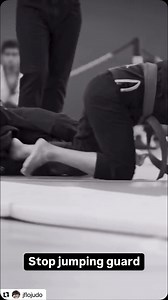 Stop jumping guard! • One time I had a white belt super heavy jump closed guard on me. By the grace of God I caught him just an inch above my knees and was able to squat just enough to catch him and support the weight. If my feet, hips, or balance were positioned in any other way it would have been game over. • • • #stopjumpingguard #tatamifightwear #atosjiujitsu #hingertine #bjj #jiujitsu #grappling #wrestling #submission #hingerbjj #adcc #ibjjf #blackbelt #nogi #worldchampion #sandiego #mma #b