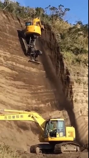 Spider Excavator on a Cliff | Giant Machine