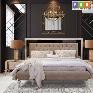 Transitional bedroom sets are for every interior, they blend in perfectly with the modern and the classic. PERLAA BEDROOM SET has the glitz of golden edges and glamour of button-tufted headboard. This bedroom is a treat for your senses because you are sure to enjoy the ambiance it brings. Order it online NOW @ panemirates.com or visit your nearest Pan Emirates store. ما أروع غرف النوم الترانزيشينال, فهي تناسب جميع ديكورات المنازل وتمتزج بشكل مثالي مع الحديث والكلاسيكي تتميز غرفة نوم "بيرلا" بالإ