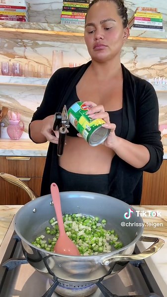 u all are true genuises. this took me most of the day. is there a way to have the song replay when it finishes? how is everyone so calm narrating? if i hear “everybody’s so creative” on my first solo cooking video i’ll cry @cravingsbychrissyteigen