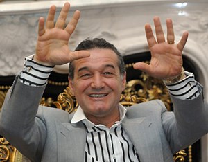 Gigi vrea imnul lui Liverpool la Steaua