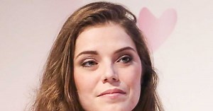 « Mon coeur est lourd » : en deuil, Emma Daumas (Star Academy) annonce la mort d’une proche