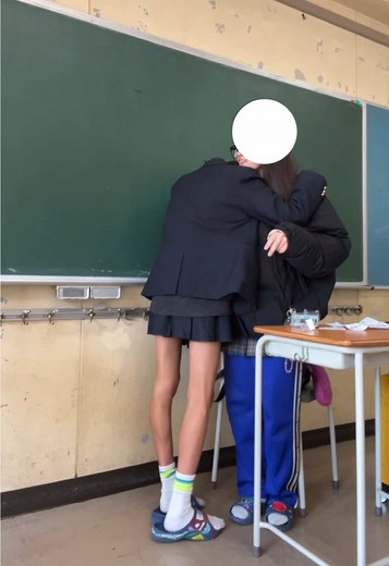 ムカデ競争と自由なJKダンス