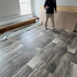 Full Drywall breeze Upgraded 32x60 stretch 3 bed / 2 bath This home is loaded with options ✅2x6 walls ✅vinyl throughout ✅upgraded siding ✅72 inch tile shower ✅SS appliances and more ONLY 139,900 delivery/set on footers!! Come see us. Ready to go now! Only a few more lot models left! Office -606-528-6114 | Mobile Home Guys