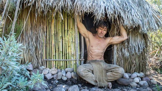 I built a stunning primitive hut 🏡