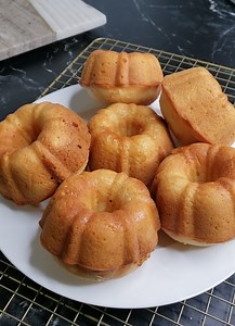 If you love Coconut, make these soft Mini Coconut Cakes. No beating of butter and sugar needed. | Cooking With Claudy