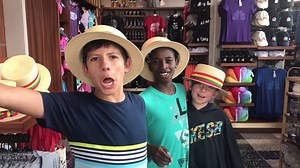 UNIVERSAL ORLANDO- going back through my photos from a recent trip to Universal Orlando Resort and came across this beauty 😂😂😂 Jimmy Fallon the munchkins want to join your quartet- ha! [AD] Check out our Universal Tips here- http://globalmunchkins.com/destinations/theme-parks/the-best-universal-orlando-tips-from-a-pro/ See what we think of the NEW Jimmy Fallon Ride here-http://globalmunchkins.com/destinations/new-jimmy-fallon-ride/ | Global Munchkins