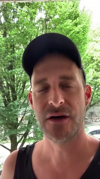 Andreas Schaerer tritt beim diesjährigen Jazzfestival als Artist in Residence auf und freut sich schon sehr auf seine Auftritte mit den unterschiedlichen Bands 😎 Seid ihr bereit für sensationelle Konzerte? 🎤 Mehr zum Programm unter 👉 https://www.jazzsaalfelden.com/de 🎥 Andreas Schaerer #jazzsaalfelden #saalfeldenleogang | Saalfelden Leogang