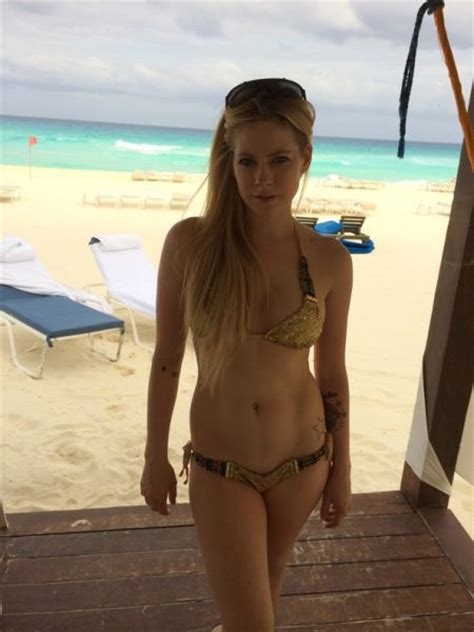 avril lavigne the fappening nude