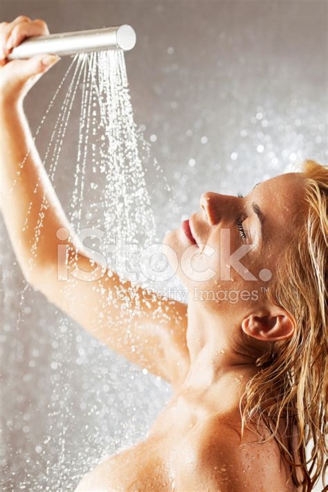 bañándose desnuda nude
